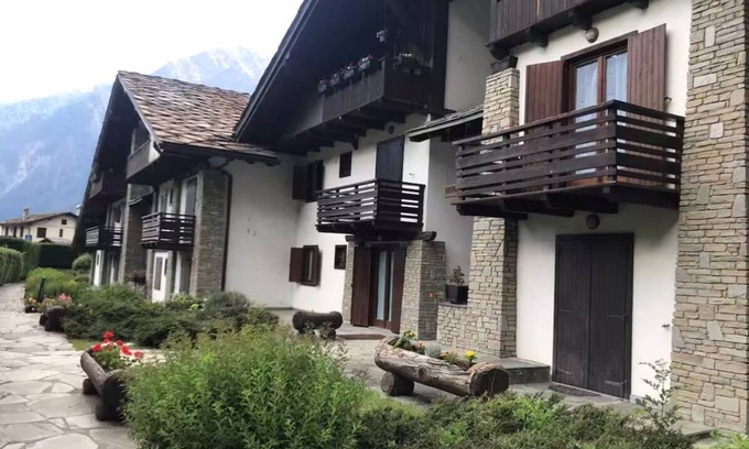 Courmayeur Apartment | Splendid Accommodation with Garden View of Mont Blanc