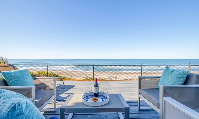 Lincoln City House | Splendid Views & Amenities in This Gorgeous Home With Hot Tub, TVs & Game Room!