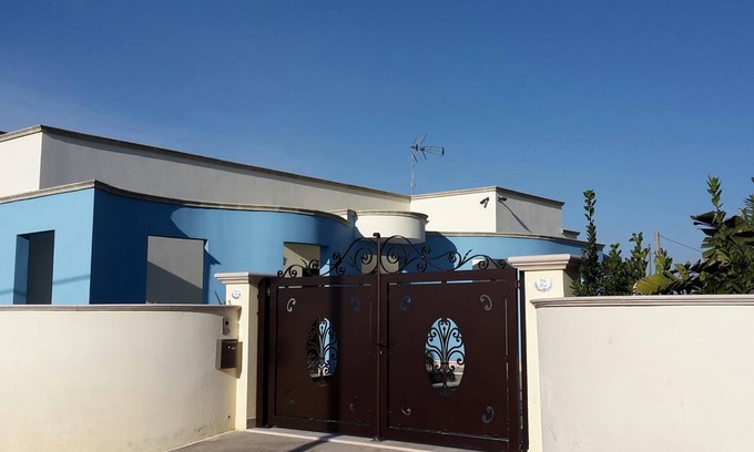 Torre San Giovanni Villa | SPLENDID VILLA SURROUNDED BY GREEN
