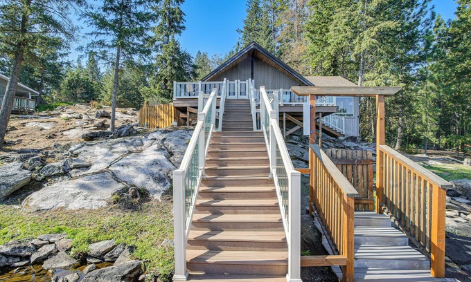 Post Falls Cabin | Spokane River Access & Fire Pit: Post Falls Cabin