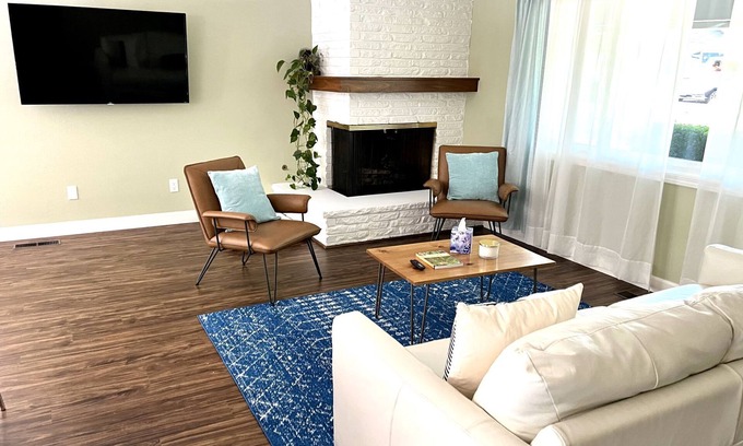 Beaverton House | Spotless, spacious & joyful place with backyard, garden & meditation/yoga space