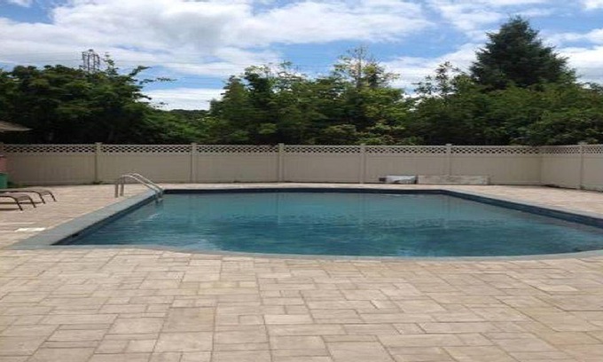 Shinnecock Hills House | Sprawling Southampton Home w Pool Jacuzzi Near Beach Town