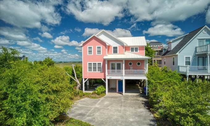 Surf City House | Spring and Summer Specials - Small Dog Allowed with added pet payment