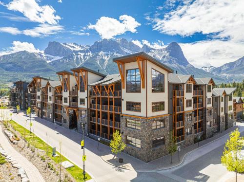 Canmore Apartment | Spring Creek Spacious Luxury King One Bedroom plus Den at White Spruce Lodge