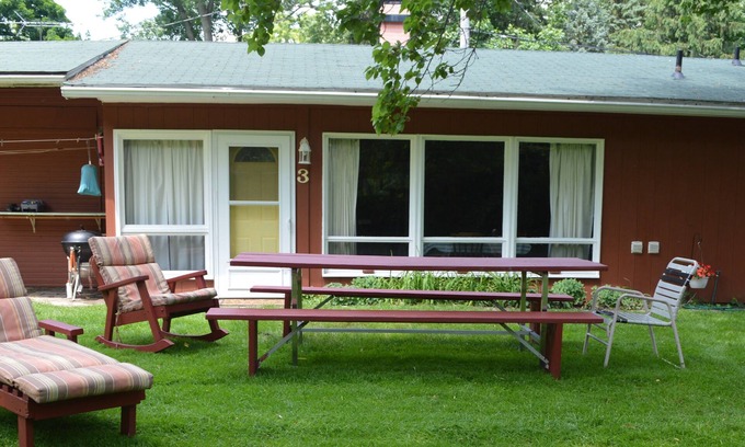 Lakeside Cottage | *SPRING DISCOUNT!* (See description) Two Bedroom Cottage with Private Beach!