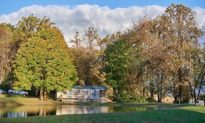 New Holland Resort | Spring Gulch Lakefront Park Model 5
