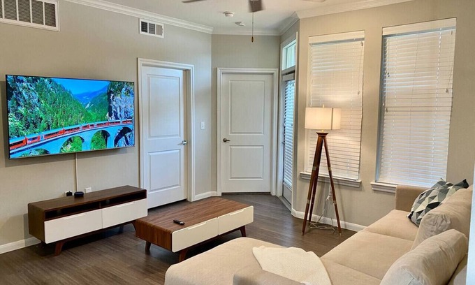 Spring Apartment | Spring Modern 2B2B king Fully equipped Long term