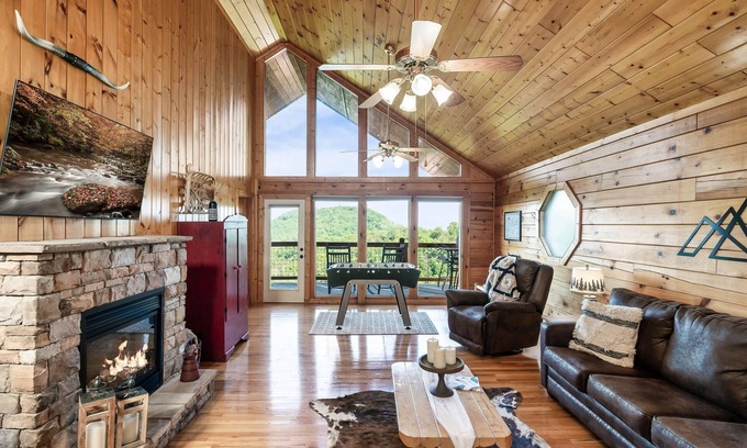 Sevierville Cabin | Spring Specials, Honeymoon Cabin with view, Hot Tub, close to Dollywood