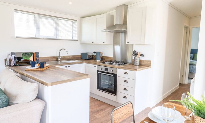 Newton Saint Cyres Cottage | SPRINGFIELD LODGE, pet friendly, with pool in Tedburn St Mary