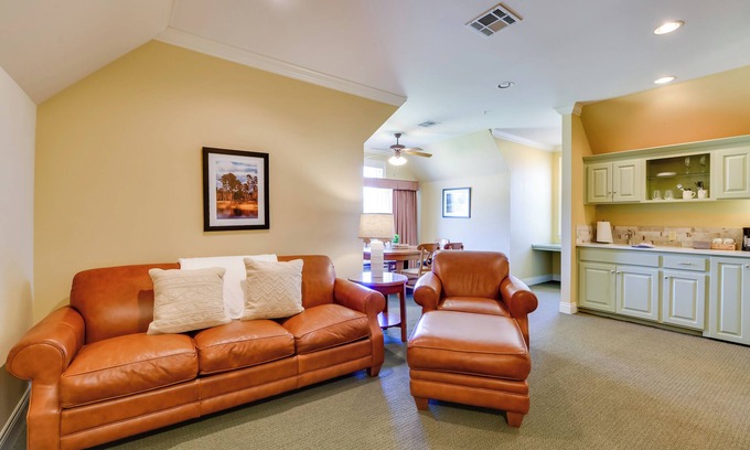 Springfield Apartment | Springfield Studio Rental w/Golf Course View!