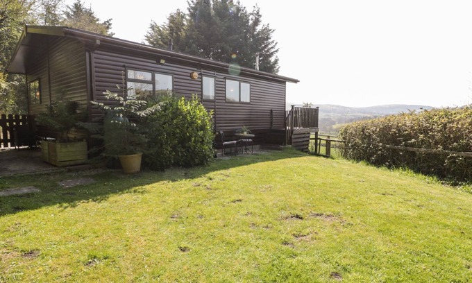Rhyd-y-foel Cottage | SPRINGTIME LODGE, pet friendly, with a garden in Rhyd-Y-Foel