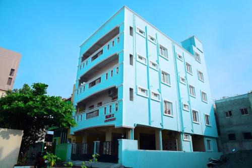 Mothilal Nagar Apartment | Sri Apt Homestay A1 Family-Friendly 2BHK with Kitchen