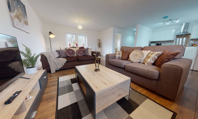 Peterborough Apartment | SRK- Secure Brand New Luxury Green View Lodge