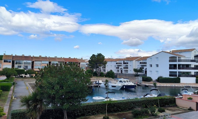 Saint-Cyprien Plage Apartment | St Cyprien 1-bedroom apartment on the marina with air conditioning