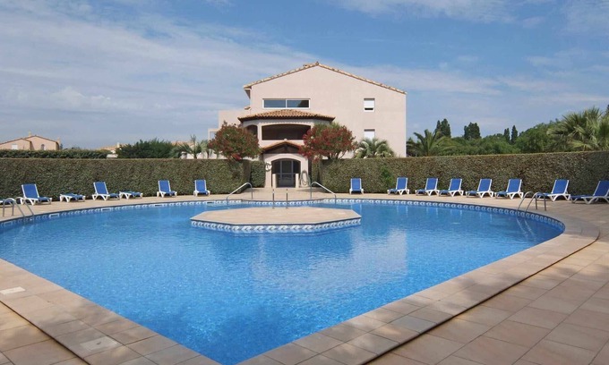 Saint-Cyprien Plage Apartment | St Cyprien superb apartment with terraces and swimming pool