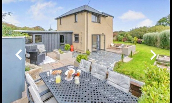 St Ives House | St Ives Countryside House with Games Room and Pool Table