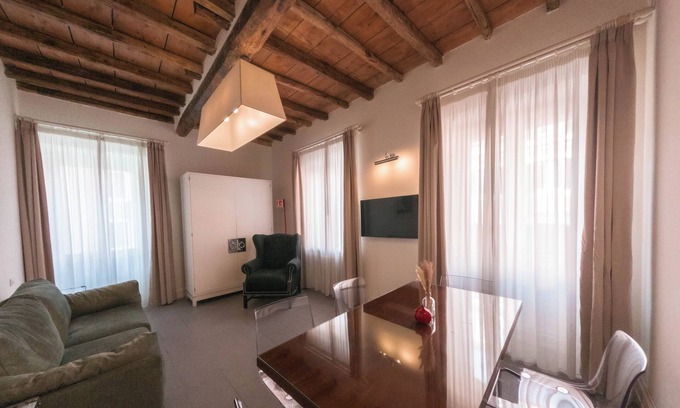 Rione XIV Borgo Apartment | St. Peter Colonnade view (MAS-3)