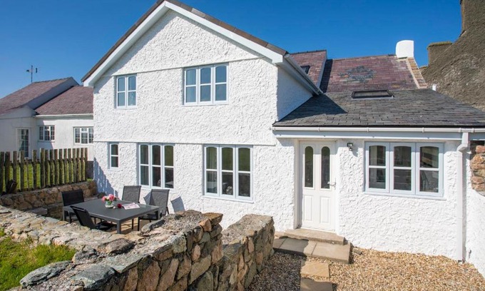 Llanfaethlu House | Stabl Bach