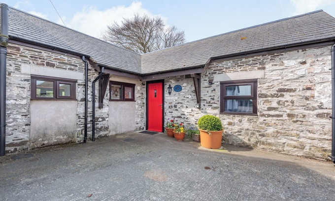 Llanrwst Cottage | STABLES COTTAGE, pet friendly, with a garden in Llanrwst