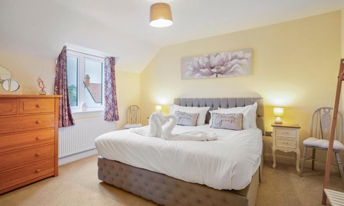 Broadway House | Staddlestone Mews