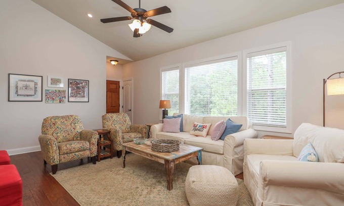 Oxford Condo | Stadium View at Turnberry by Apex Short Term Stays