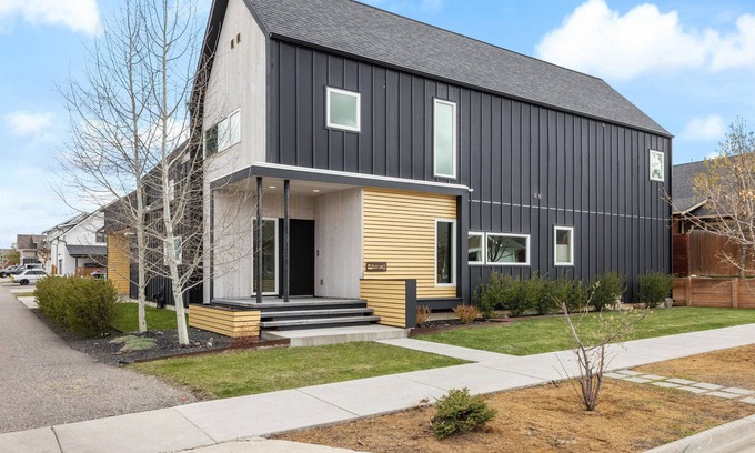 Valley West House | Stafford House- Modern home conveniently located in the westside of Bozeman!