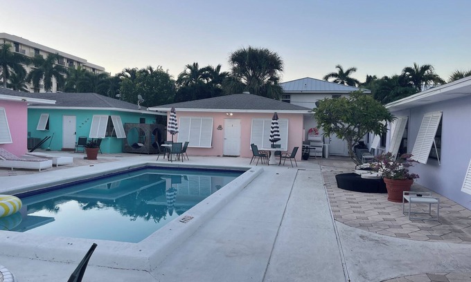 Palm Beach Shores Cottage | Standalone 1/1 Apartment Across From Beach and Next to Pool