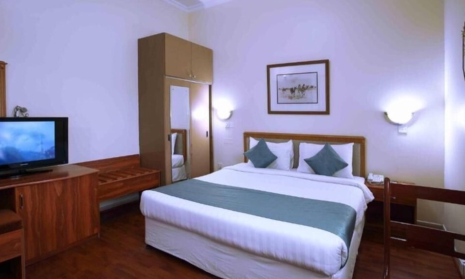 Al Majaz Apartment | Standard Room Near by Medicare hospital Sharjah