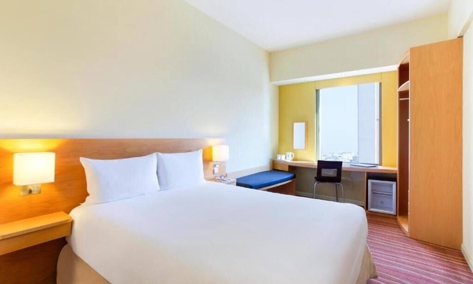 Al Muraqqabat Apartment | Standard Room Near Rigga Metro Station