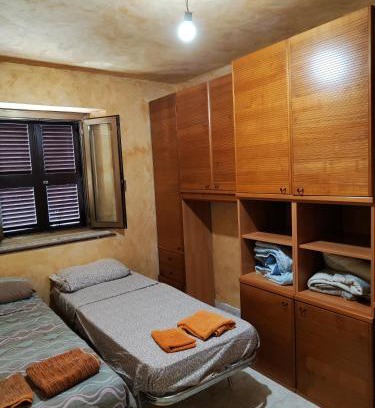 Marco Simone House | Stanza con Bagno Privato in appartamento condiviso