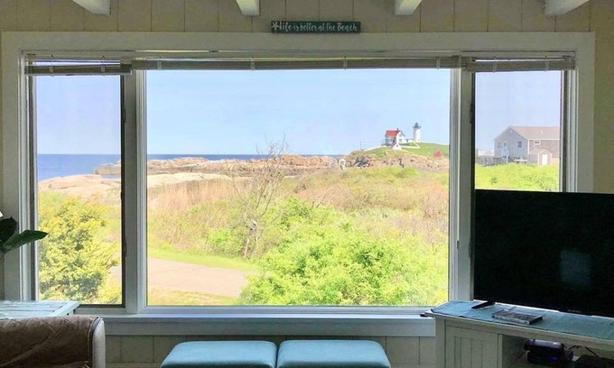 York Beach Cottage | Star Of The Sea! Charming 3-bedroom cottage in York!
