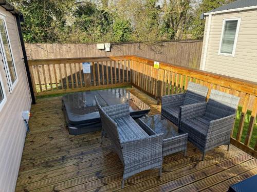 Malton House | Starling Lodge with Hot tub at Brickyard Lakes