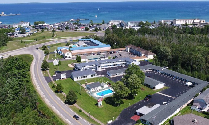 Mackinaw City Hotel | Starlite Budget Inn
