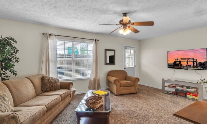 Starkville Apartment | Starr Living by OneHometown Getaways