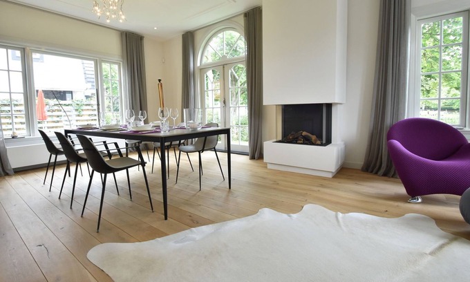 Bergen Villa | Stately Villa in Bergen near the Forest