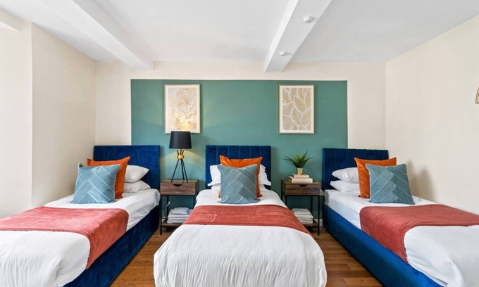 Brighton City Centre Apartment | Station 10 Beds | Contractor | Central | Sleeps 12