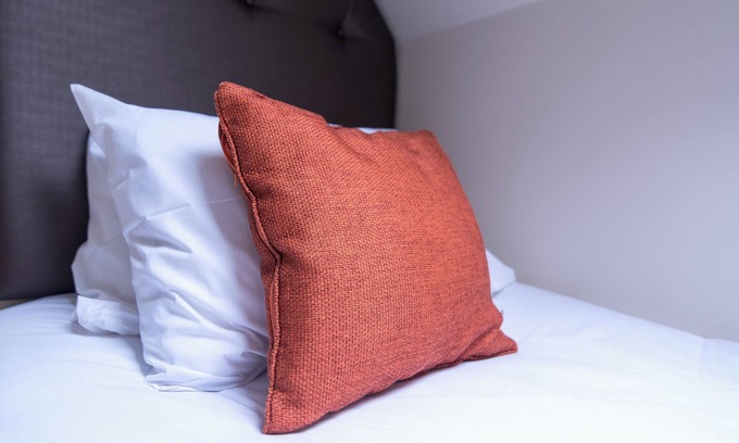 Beeston Hotel | Station Road - Contemporary 1bedroom Flat with 1 single bed & ensuite bath