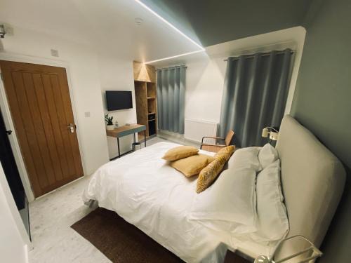 Winchester Apartment | Station Rooms