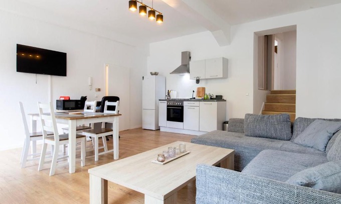 Gronau Apartment | Stay and Work Apartment - 8 single beds - central