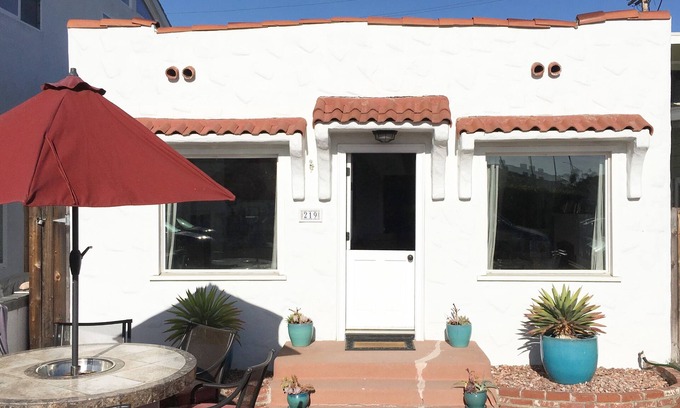 West Newport House | Stay at the beach in your own private cottage. Parking and AC included!