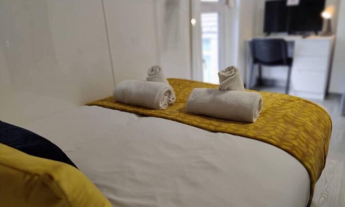 St. Thomas Apartment | Stay at the Osterley - Room 6
