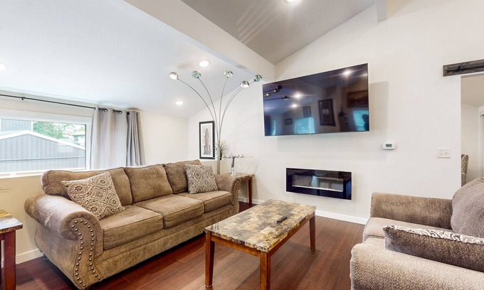 North Hudson House | Stay at the stucco house…Beautiful , nicely decorated home , North Hudson