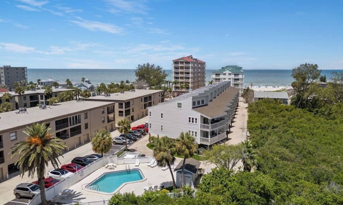 Indian Shores Condo | Stay. Beach. Repeat.