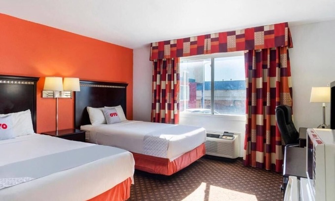 Dodge City Hotel | Stay In Relaxing Room With Free Parking Near Boot Hill Museum
