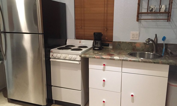Historic Downtown Melbourne Apartment | Stay In The Lively Downtown Melbourne And Walk To Nightlife, Restaurants & Shops