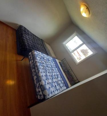 Kitchener House | Stay in Waterloo-Kitchener-Downtown-FREE WIFI & PARKING