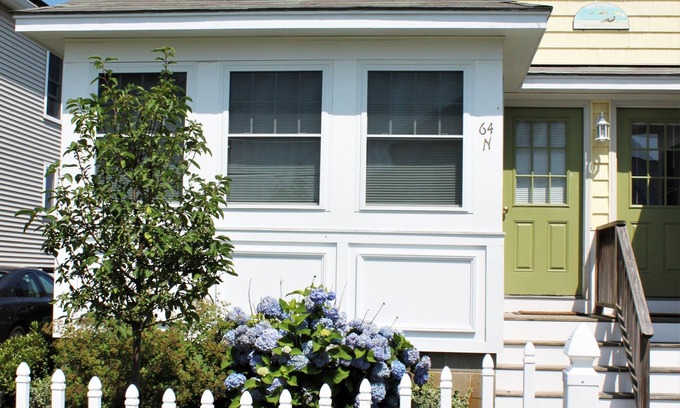 Old Lyme Cottage | Stay just steps away from a beautiful private beach in Old Lyme!