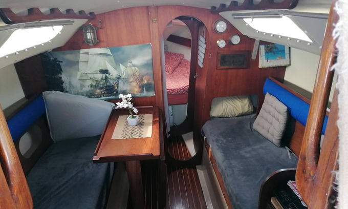 Saint-Raphael Boat Rental | Stay on a charming sailboat at the quayside.