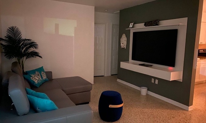 Coral Way House | Stay Over In Miami Home 2BR - 1BTH - Free Parking