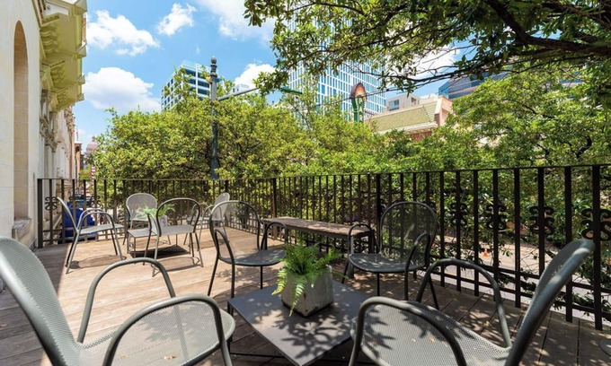 Downtown Austin House | Stay & Play in Style: Iconic Views, Chef’s Kitchen, Game Room & Luxury Living